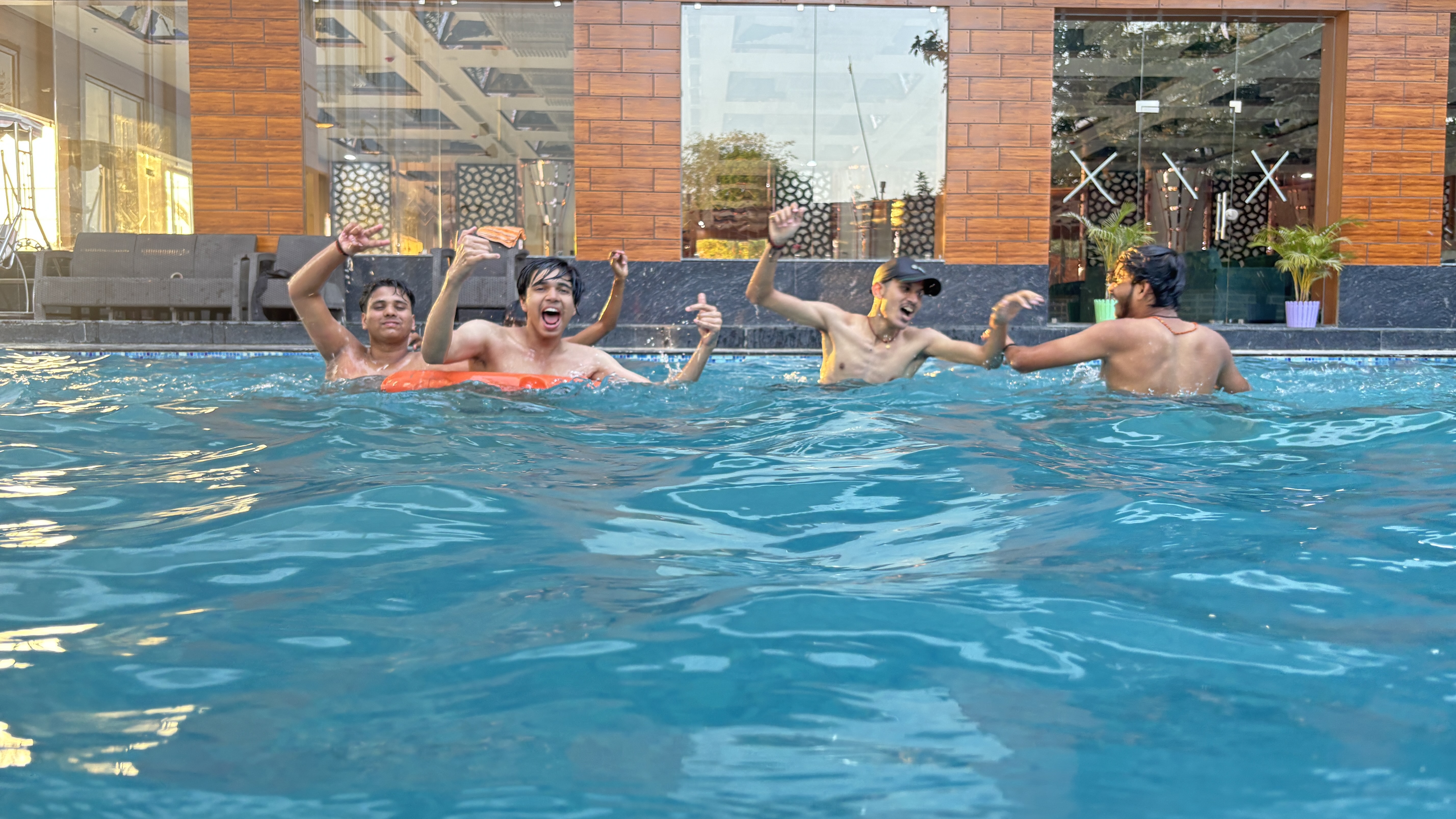 5-Star Luxury Resort Swimming Pool and Outdoor Lounge